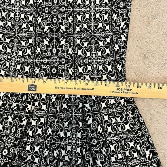 Lularoe Amelia Dress Womens size XS Flare Stretch Gorgeous White Black Pattern - Picture 8 of 9